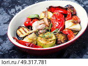 plate with grilled vegetables. grilled vegetables on a fashionable metal plate. Стоковое фото, агентство Ingram Publishing / Фотобанк Лори