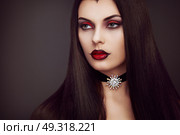 Halloween Vampire Woman portrait. Beautiful Glamour Fashion Sexy Vampire Lady with long dark Hair, beauty Make Up and Costume. Стоковое фото, агентство Ingram Publishing / Фотобанк Лори