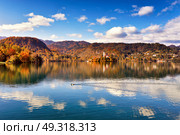 Colorful autumn on Bled lake, Slovenia. Amazing View On Bled Lake With Mountain Range. Slovenia, Europe. Стоковое фото, агентство Ingram Publishing / Фотобанк Лори