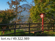 View of Mount Fuji from the Arakurayama Sengen Park on a sunny autumn day, Fujiyoshida, Yamanashi Prefecture, Japan. Стоковое фото, фотограф Ula Ulachka / Фотобанк Лори