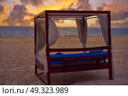 Isla Mujeres island Caribbean beach sunset gazebo of Riviera Maya in Mexico. Стоковое фото, агентство Ingram Publishing / Фотобанк Лори