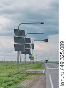 Solar Panels Powering Roadside Lighting at Bus Stop and Crosswalk. Стоковое фото, фотограф Ирина Кононова / Фотобанк Лори