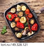 pan with grilled vegetables. grilled vegetables grilled in a frying pan in a rural style. Стоковое фото, агентство Ingram Publishing / Фотобанк Лори