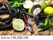 exotic nargile with lime. Arabic hookah with a tobacco flavor of a mixture of lime and peppermint. Стоковое фото, агентство Ingram Publishing / Фотобанк Лори
