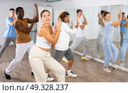 Women and men dancing synchronous group choreography in dance hall. Стоковое фото, фотограф Яков Филимонов / Фотобанк Лори