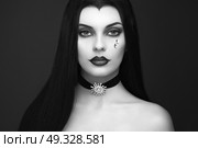 Halloween Vampire Woman portrait. Beautiful Glamour Fashion Sexy Vampire Lady with Long Dark Hair, Beauty Make Up and Costume. Стоковое фото, агентство Ingram Publishing / Фотобанк Лори