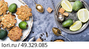 muffin with feijoa. muffins with a taste of ripe feijoa to tea drinking. Стоковое фото, агентство Ingram Publishing / Фотобанк Лори