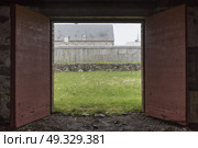 Open doorway of warehouse at Fortress of Louisbourg, Louisbourg, Cape Breton Island, Nova Scotia, Canada. Стоковое фото, агентство Ingram Publishing / Фотобанк Лори