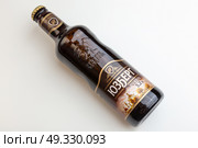 Пиво Юзберг Dunkel темное. Редакционное фото, фотограф Станислав Кноп / Фотобанк Лори