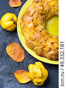 traditional pies quince tarts. autumn homemade baked cake with ripe quince. Стоковое фото, агентство Ingram Publishing / Фотобанк Лори