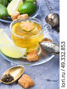 Tea with lime and feijoa. Hot tea with feijoa and lime on blue background. Стоковое фото, агентство Ingram Publishing / Фотобанк Лори