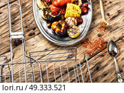 metal plate with grilled vegetables. set of seasonal vegetables fried on grilles. Стоковое фото, агентство Ingram Publishing / Фотобанк Лори