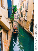 narrow streets and canals of Venice Italy. Стоковое фото, агентство Ingram Publishing / Фотобанк Лори
