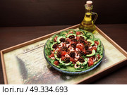avocado salad with grapefruit, butter, walnuts and balsamic vinegar. Стоковое фото, агентство Ingram Publishing / Фотобанк Лори