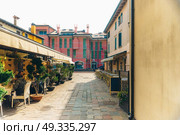 Tourist district of the old provincial town of Caorle in Italy on the Adriatic coast. Стоковое фото, агентство Ingram Publishing / Фотобанк Лори