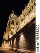The Hungarian Parliament in Budapest on the Danube in the night lights of the street lamps. Стоковое фото, агентство Ingram Publishing / Фотобанк Лори