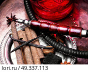 Hookah with spices. Smoking Turkish hookah with a taste of spices, cinnamon, tubby, vanilla. Стоковое фото, агентство Ingram Publishing / Фотобанк Лори