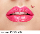 Valentine Heart Kiss on the Lips. Makeup. Beauty Sexy Lips with Heart Shape paint. Valentines Day. Beautiful Love Make-up. Стоковое фото, агентство Ingram Publishing / Фотобанк Лори