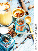 Masala tea with spices. Glass cup of traditional indian masala tea.Masala chai. Стоковое фото, агентство Ingram Publishing / Фотобанк Лори