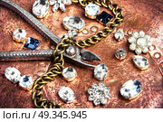 Making of handmade jewellery. precious stones for jewelry and tools for making jewelry. Стоковое фото, агентство Ingram Publishing / Фотобанк Лори