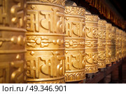 Prayer wheels at Swayambhunath stupa in Kathmandu, Nepal. Стоковое фото, агентство Ingram Publishing / Фотобанк Лори