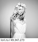 Portrait of a beautiful blonde woman with flowers in her hair. Fashion photo. Стоковое фото, агентство Ingram Publishing / Фотобанк Лори