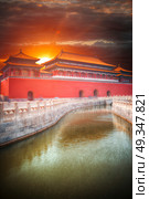 Forbidden City is the largest palace complex in the world. Located in the heart of Beijing, near the main square of Tiananmen. Forbidden City. Стоковое фото, агентство Ingram Publishing / Фотобанк Лори