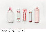 Pink natural cosmetic products : gel, lotion, serum, micellar water and toner,   bottles and tubes with branding mock up on white desk background , top view, flat lay . Facial skin care and beauty. Стоковое фото, агентство Ingram Publishing / Фотобанк Лори