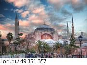 Hagia Sophia (Ayasofya) museum view from the Sultan Ahmet Park in Istanbul, Turkey. Hagia Sophia. Стоковое фото, агентство Ingram Publishing / Фотобанк Лори