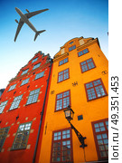 the plane flies low over the Stortorget place in Gamla stan, Stockholm Sweden.. Stortorget place in Gamla stan. Стоковое фото, агентство Ingram Publishing / Фотобанк Лори