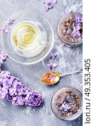 Homemade jam from the lilac. Tea with lilac jam for strengthening immunity and improving the body. Стоковое фото, агентство Ingram Publishing / Фотобанк Лори