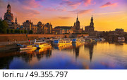 Dresden skyline and Elbe river in Saxony Germany. Dresden skyline reflecion in Elbe river at sunset in Saxony of Germany. Стоковое фото, агентство Ingram Publishing / Фотобанк Лори