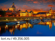 Dresden skyline and Elbe river in Saxony Germany. Dresden sunset skyline reflecion in Elbe river in Saxony of Germany. Стоковое фото, агентство Ingram Publishing / Фотобанк Лори