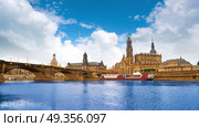 Dresden skyline reflecion in Elbe river in Saxony of Germany. Dresden skyline and Elbe river in Saxony Germany. Стоковое фото, агентство Ingram Publishing / Фотобанк Лори