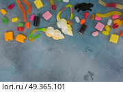 Colorful halloween candies on stone. Trick and treat - colorful halloween candies border on stone with copy space. Стоковое фото, агентство Ingram Publishing / Фотобанк Лори