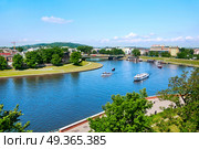 View of the Vistula river from Wawel castle in Krakow, Poland. View of the Vistula river. Стоковое фото, агентство Ingram Publishing / Фотобанк Лори