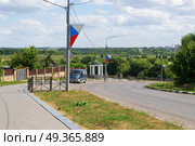 Вид на улицу Заречная, спуск к набережной реки Красивая Меча, Ефремов, Тульская область, Россия (2024 год). Редакционное фото, фотограф Андрей Цыганков / Фотобанк Лори