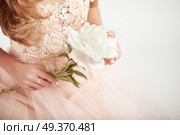Beautiful Woman in Lace Wedding Dress.  Woman with a peony. Wedding Decoration. Стоковое фото, агентство Ingram Publishing / Фотобанк Лори