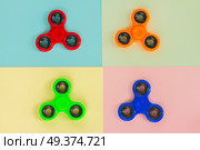 trendy fidget spinners - styled pop art flat lay scene with set of generic design spinners. fidget spinner, popular relaxing toy, generic design. Стоковое фото, агентство Ingram Publishing / Фотобанк Лори