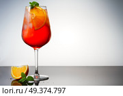 Glass of spritz coctail on table with copy space. Glass of spritz. Стоковое фото, агентство Ingram Publishing / Фотобанк Лори
