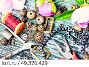Stylish female jewelry made of chains, beads and pendants.. Design and bijouterie. Стоковое фото, агентство Ingram Publishing / Фотобанк Лори