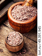Grinded rhizomes of plant iris in mortar.Herbal medicine.Herbalism. Grinded rhizomes of iris. Стоковое фото, агентство Ingram Publishing / Фотобанк Лори