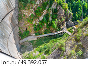 Top view from Vidraru dam on Arges river in Transylvania, Romania.  Fagaras ridge in the Carpathian mountains. Hydro electric power station. Стоковое фото, агентство Ingram Publishing / Фотобанк Лори