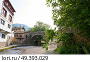 Potes river Quiviesa Deva a Cantabria village of Spain. Стоковое фото, агентство Ingram Publishing / Фотобанк Лори