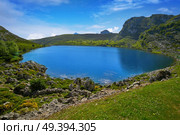 Enol lake at Picos de Europa in Asturias of Spain. Стоковое фото, агентство Ingram Publishing / Фотобанк Лори