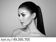 Beautiful Young Woman with Clean Fresh Skin. Perfect Makeup. Beauty Fashion. Eyelashes. Cosmetic Eyeshadow. Highlighting. Cosmetology, Beauty and Spa. Стоковое фото, агентство Ingram Publishing / Фотобанк Лори