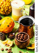 Pumpkin spice coffee with whipped cream.Autumn coffee.Coffee drink.. Latte autumn hot drink. Стоковое фото, агентство Ingram Publishing / Фотобанк Лори