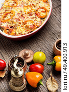 Stewed, baked zucchini, tomatoes and peppers.Vegetable casserole.Traditional French food. Diet vegetarian vegan food. Стоковое фото, агентство Ingram Publishing / Фотобанк Лори