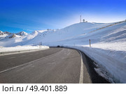 Andorra Grandvalira sector road to Pas de la Casa in Pyrenees mountains. Стоковое фото, агентство Ingram Publishing / Фотобанк Лори