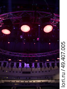 rays of light illuminate the scene at the concert. Стоковое фото, агентство Ingram Publishing / Фотобанк Лори